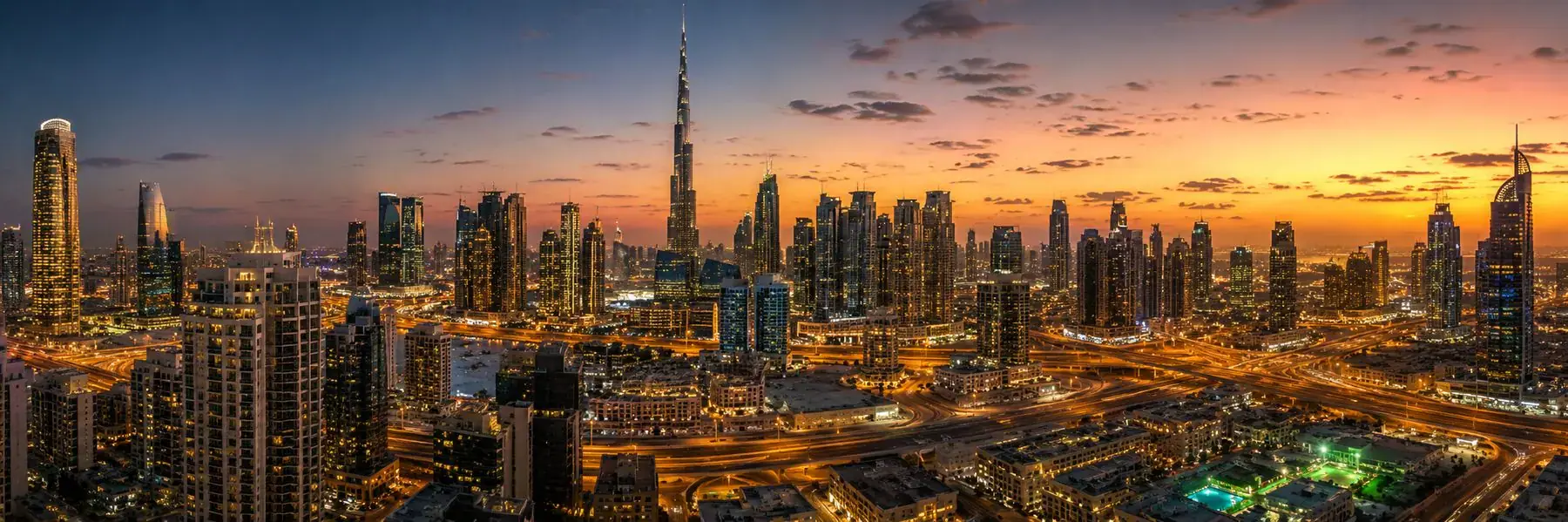 La skyline de Dubaï au coucher du soleil